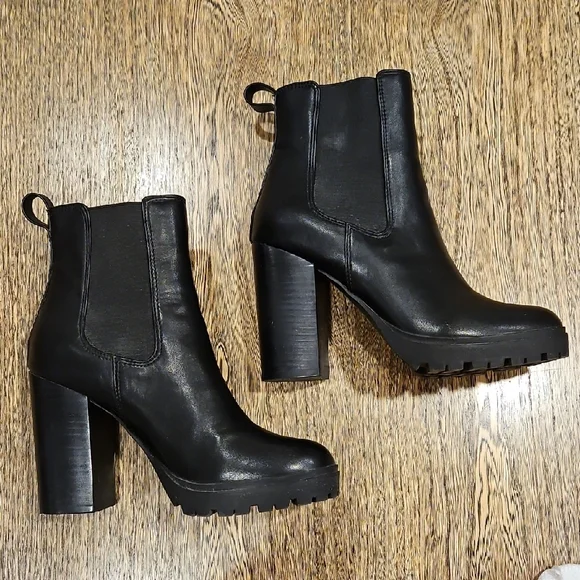 Steve Madden Black Heeled Boots - Picture 5 of 8